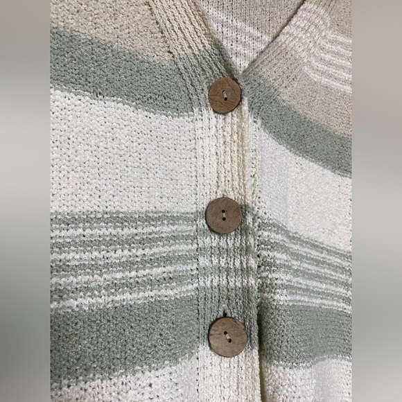 BKE sage/Tan/white SOFT open weave oversized boxy button front cardigan SZ-Small - Picture 8 of 14